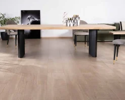 Sale Grande table de repas 260 cm acacia pieds métal noir plissés 