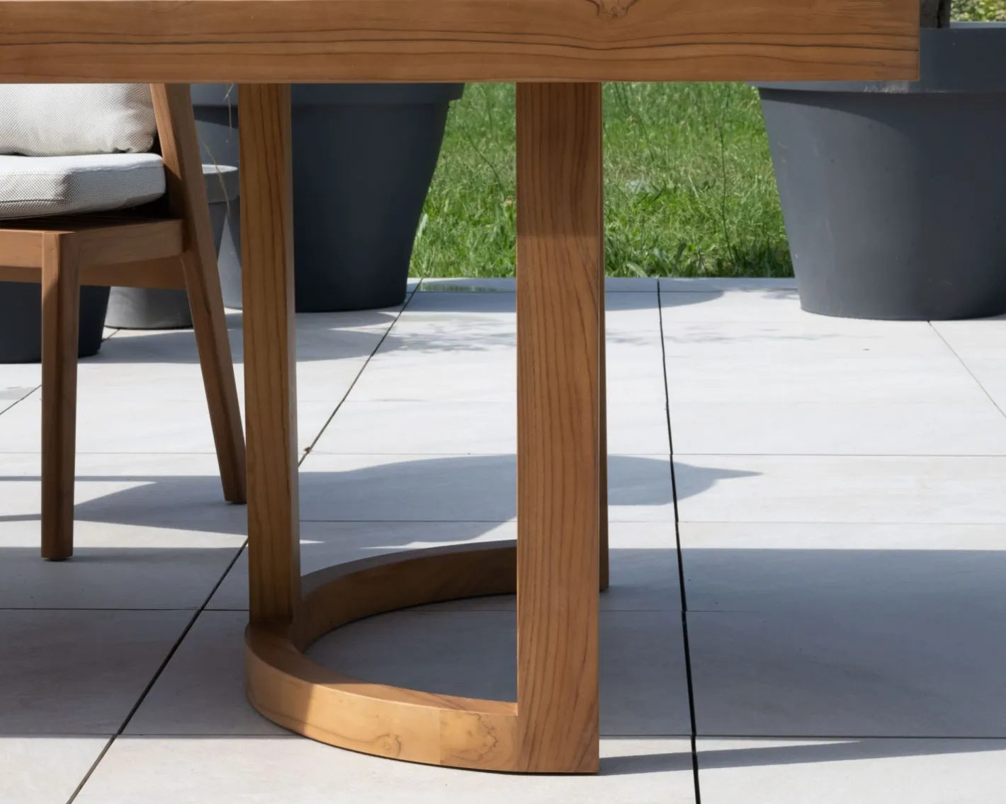 Online Grande table de repas extérieure 240 cm en teck "Orchaise" finition naturelle Table À Manger Rectangulaire