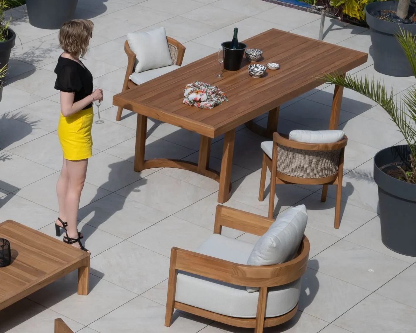 Online Grande table de repas extérieure 240 cm en teck "Orchaise" finition naturelle Table À Manger Rectangulaire