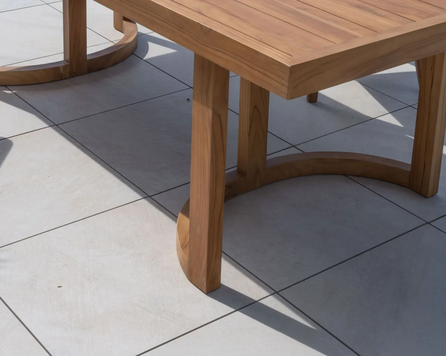 Online Grande table de repas extérieure 240 cm en teck "Orchaise" finition naturelle Table À Manger Rectangulaire