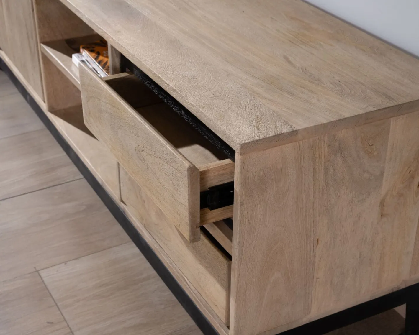 Clearance Grand meuble TV bicolore en manguier avec portes, niches et tiroirs "Bocca" 180 cm Meuble Télé