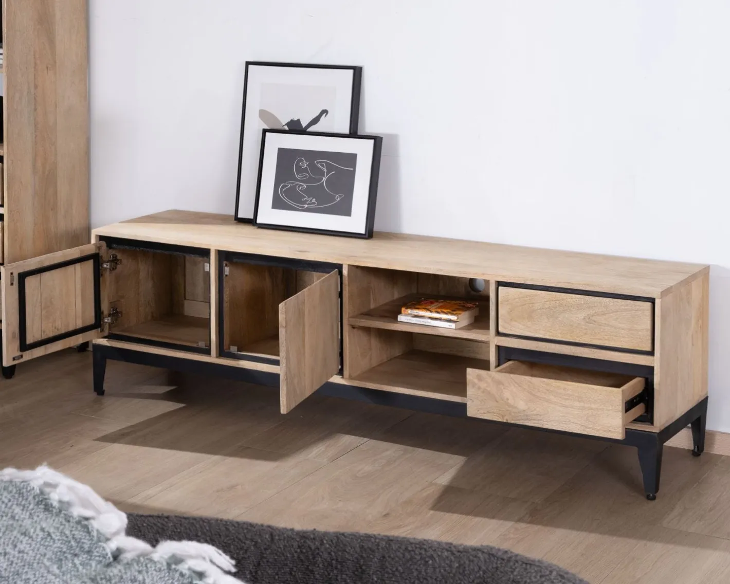 Clearance Grand meuble TV bicolore en manguier avec portes, niches et tiroirs "Bocca" 180 cm Meuble Télé