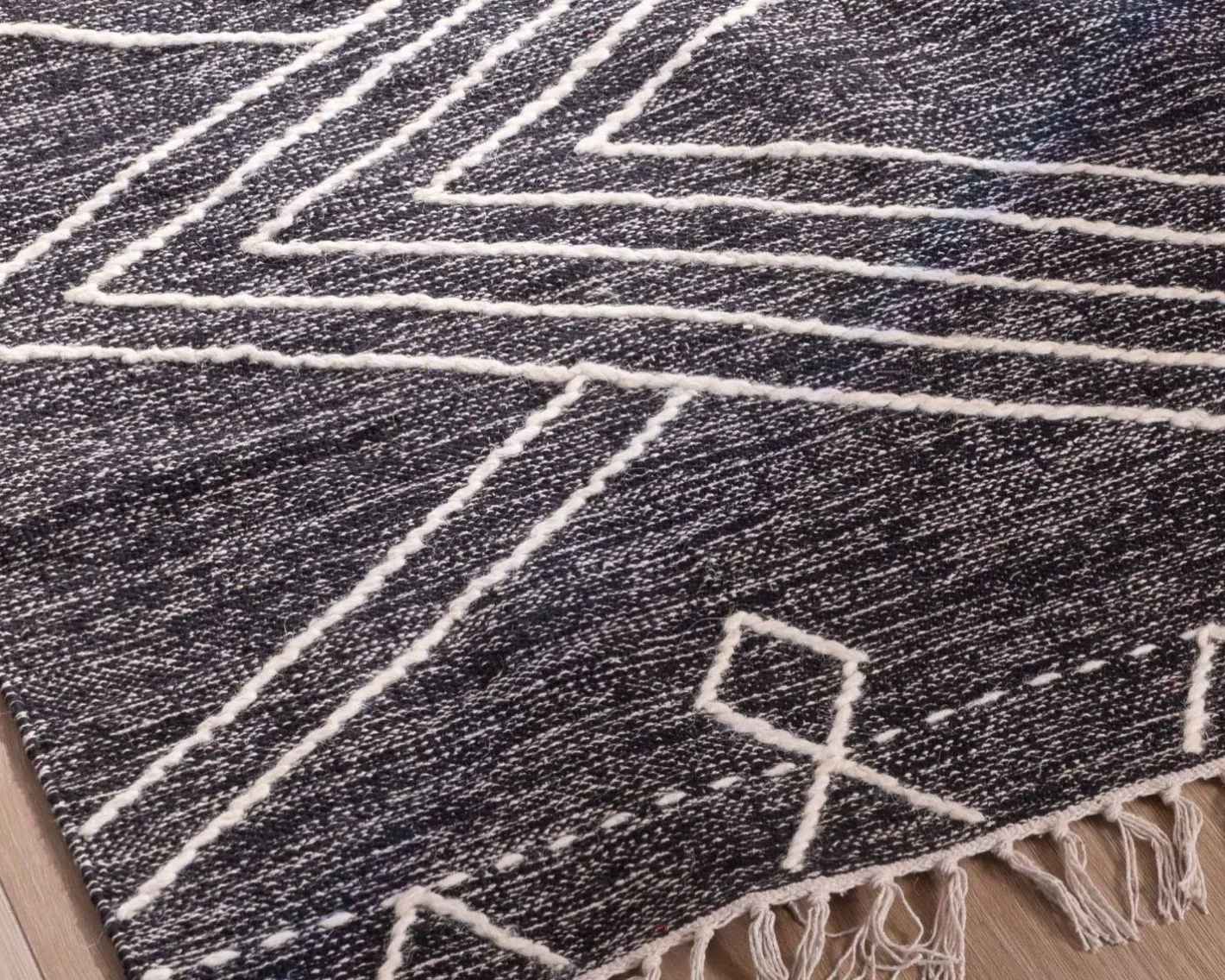 Best Grand tapis ethnique noir motifs brodés blancs "Solira" 300x200cm Décoration