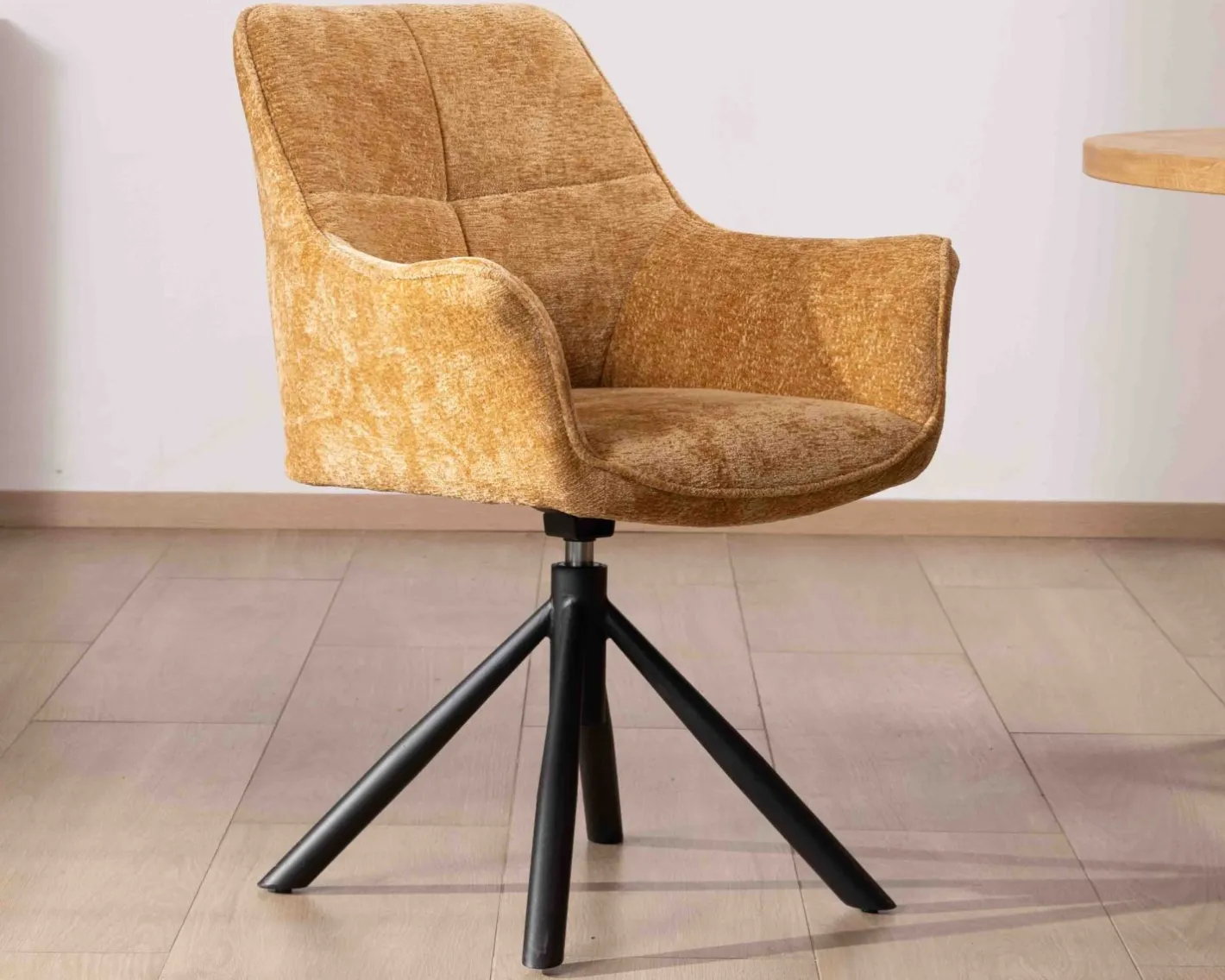 Clearance Lot de 2 chaises avec accoudoirs en tissu jaune et pied métal pivotant "Ewing" Chaise