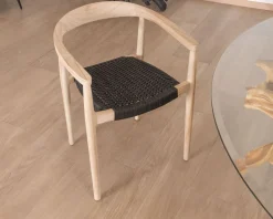 Sale Lot de 4 chaises contemporaines en teck naturel et assise noire 