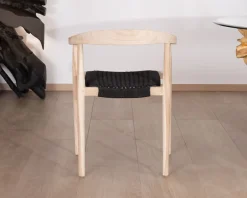 Sale Lot de 4 chaises contemporaines en teck naturel et assise noire 