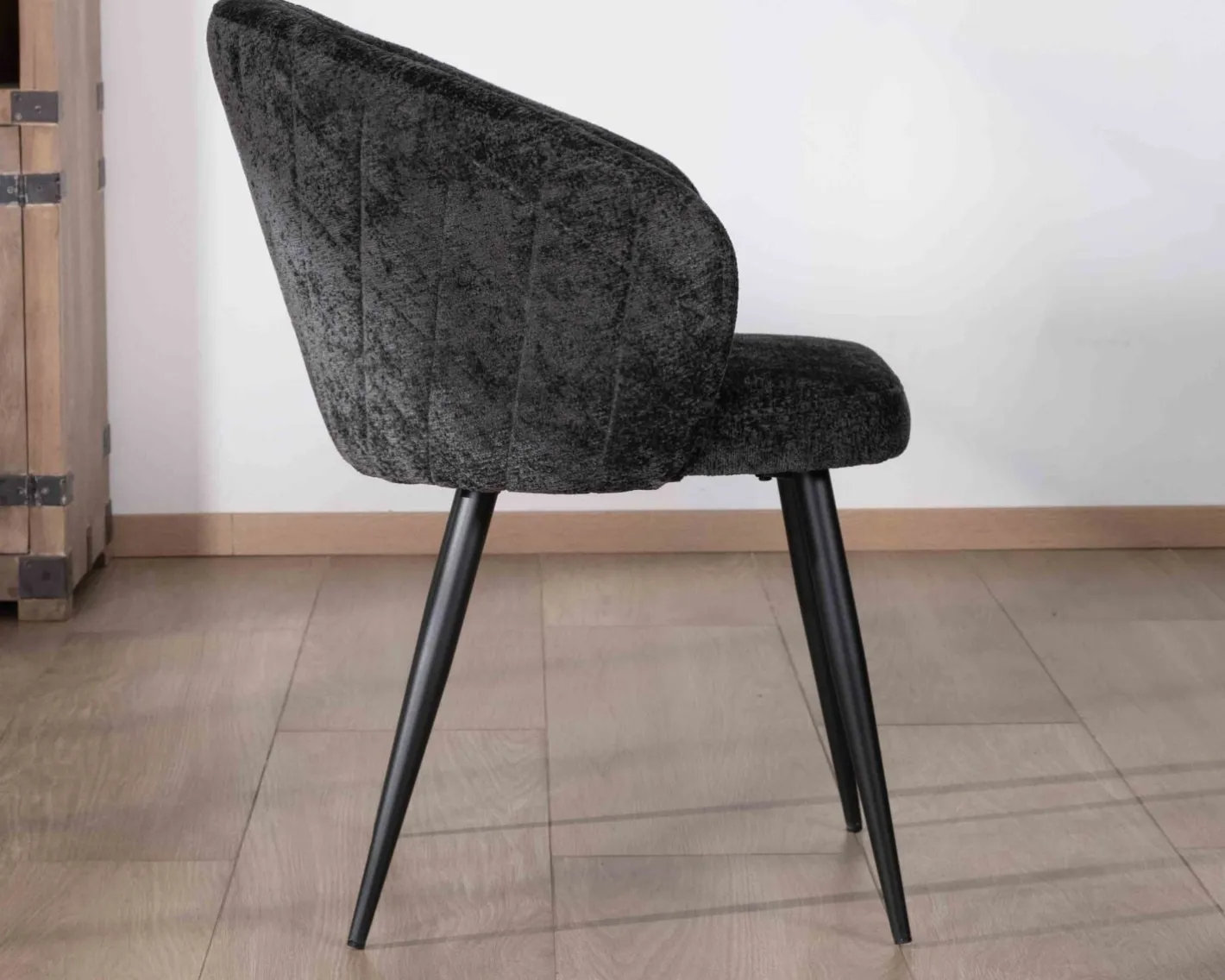 Clearance Lot de 2 chaises contemporaines et enveloppantes en tissu noir "Kandy" Chaise