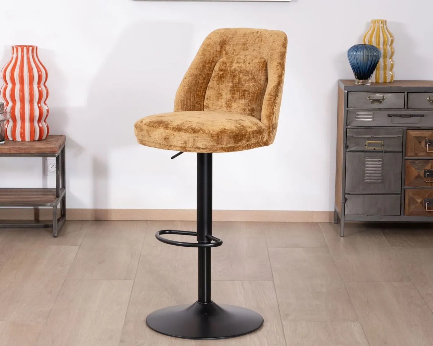 Discount Lot de 2 chaises de bar pivotantes et réglables en velours ocre "Zoung" et pied en métal noir Chaise De Bar