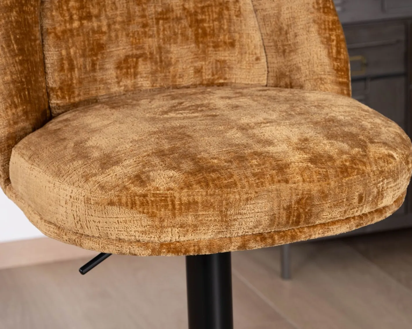 Discount Lot de 2 chaises de bar pivotantes et réglables en velours ocre "Zoung" et pied en métal noir Chaise De Bar