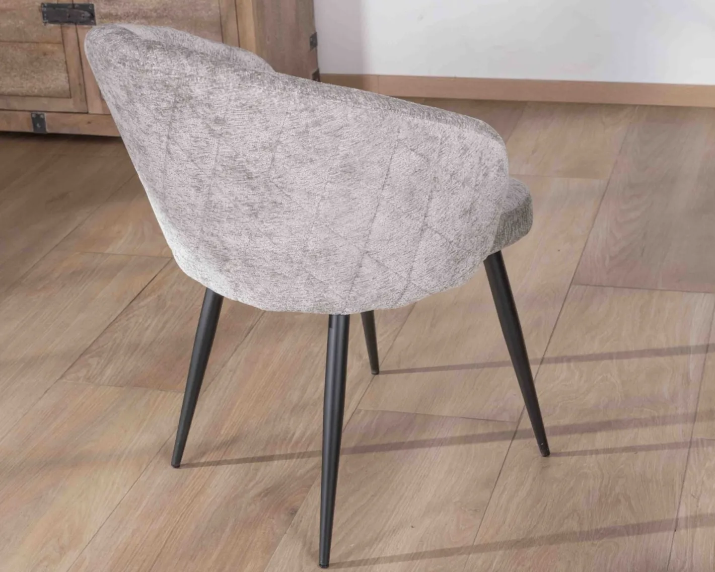 Hot Lot de 2 chaises de repas design en tissu gris clair et pieds métal noirs "Kandy" Chaise