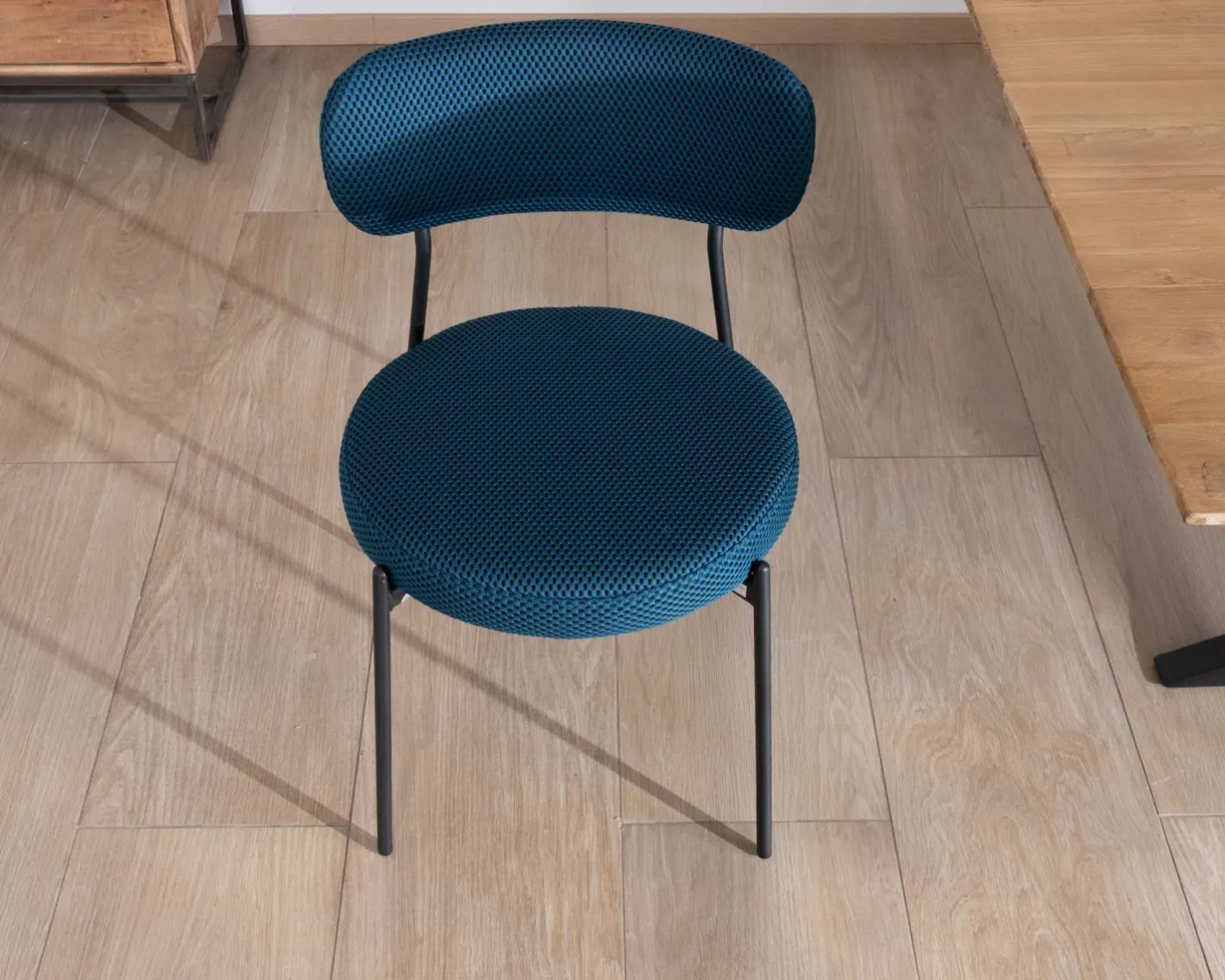Outlet Lot de 2 chaises de repas design minimaliste en tissu bleu et pieds métal "Lato" Chaise