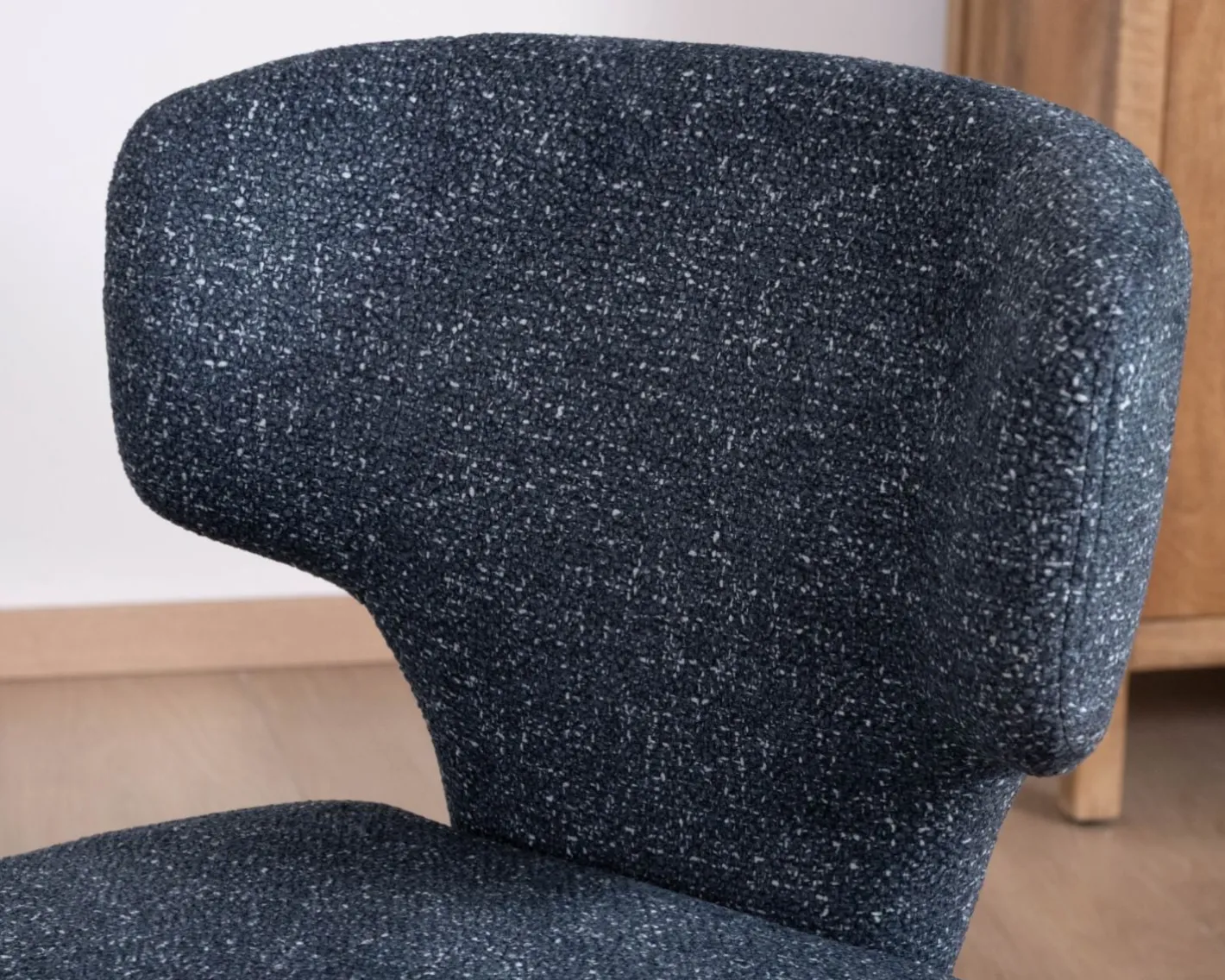 Sale Lot de 2 chaises de repas design sculptural en tissu bleu foncé "Milano" Chaise