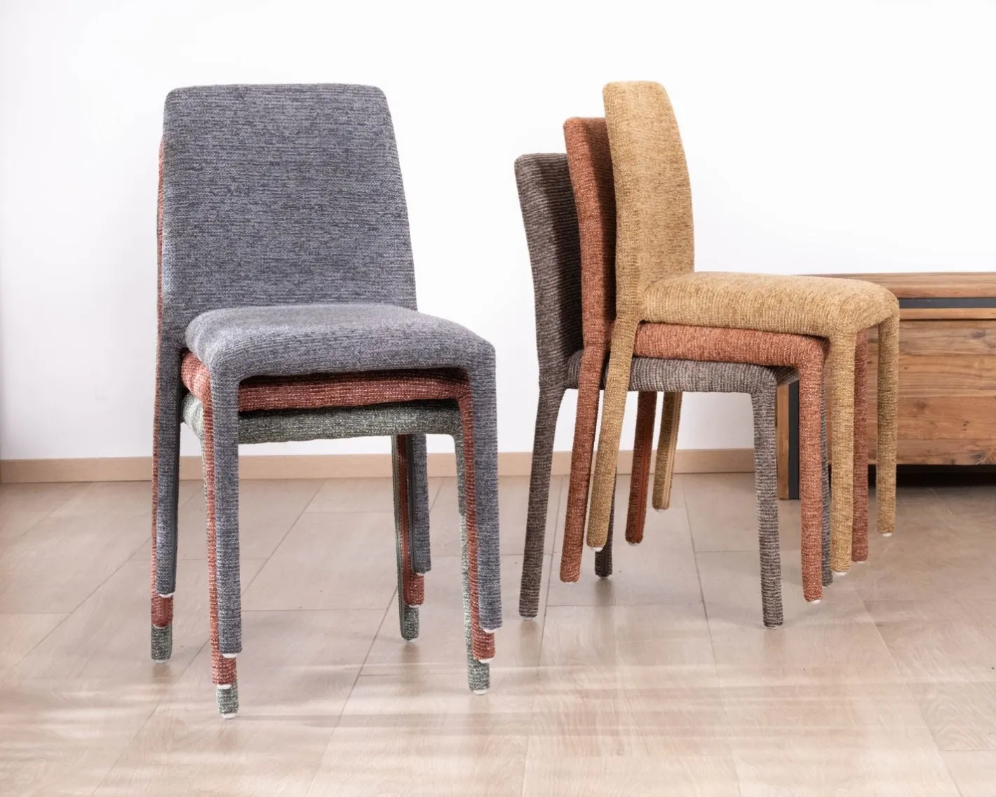 Discount Lot de 4 chaises de repas empilables en tissu gris graphite texturé “Otto” Chaise