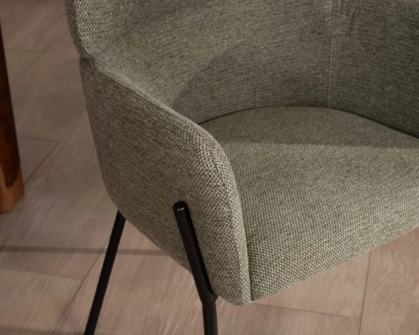 Discount Lot de 2 chaises de repas en tissu kaki et pieds métal "Riméno" Chaise