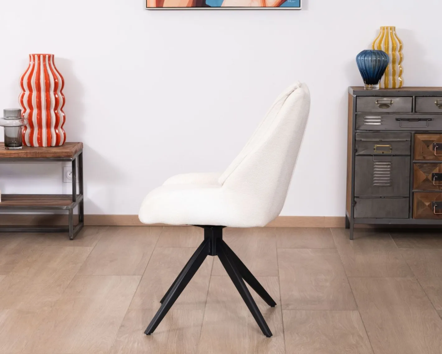 Sale Lot de 2 chaises de repas en tissu blanc et pied pivotant en métal "Webber" Chaise