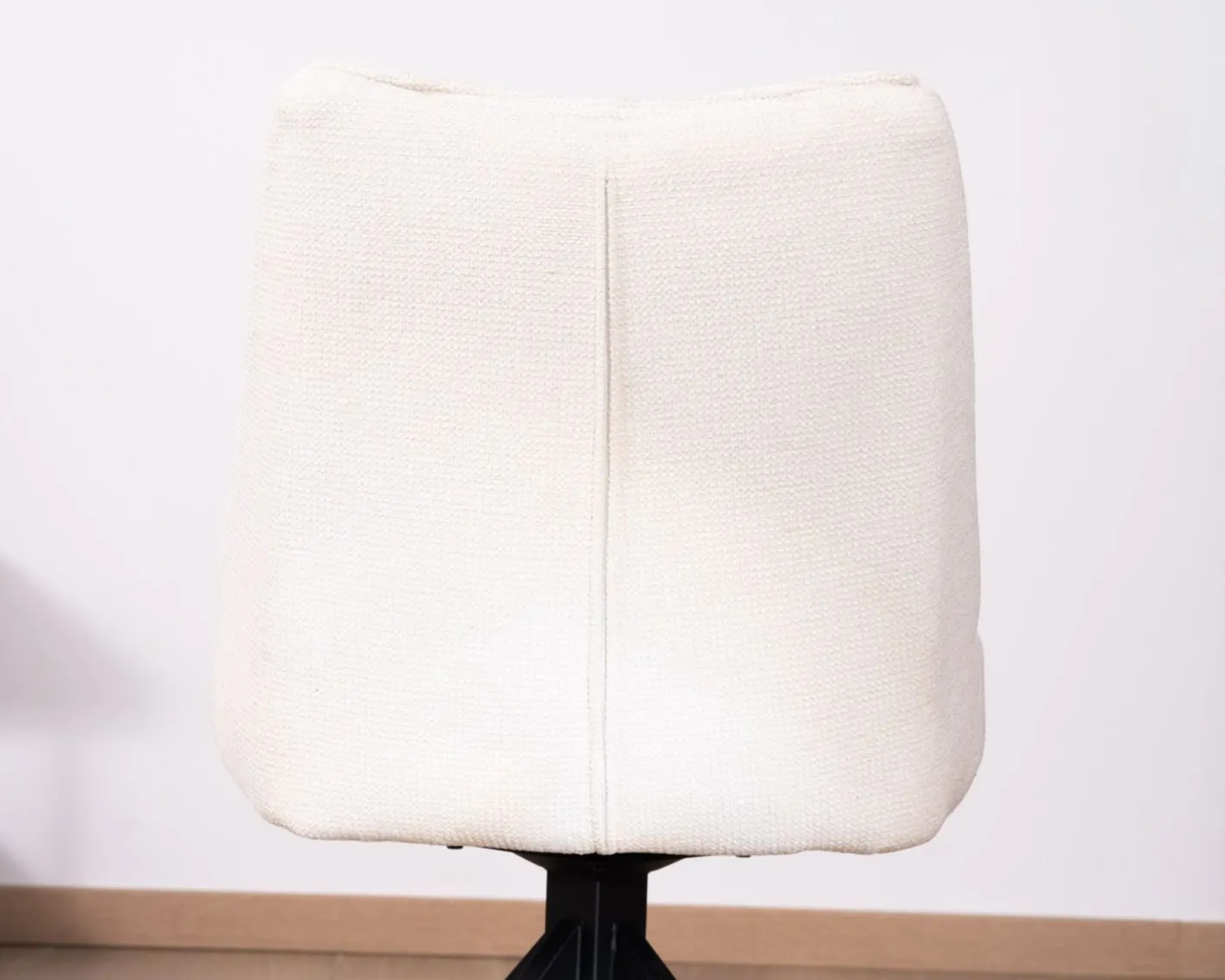 Sale Lot de 2 chaises de repas en tissu blanc et pied pivotant en métal "Webber" Chaise