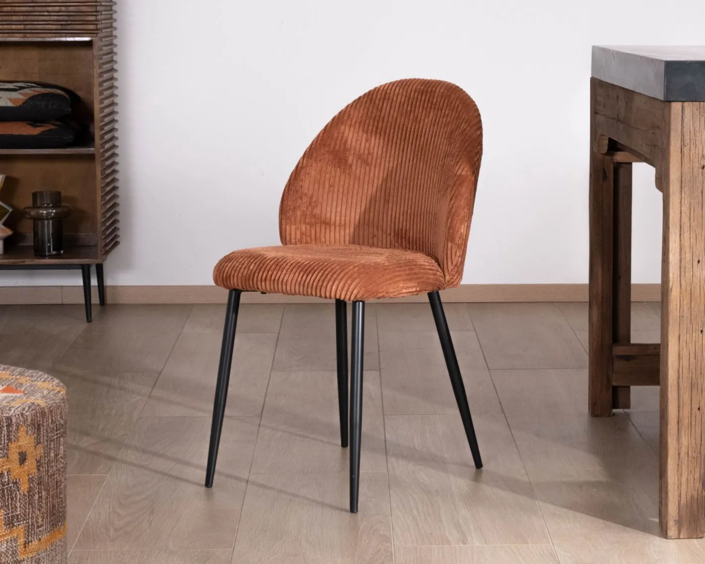 Lot de 4 chaises de repas en velours côtelé rouille "Bellot" style rétro Chaise