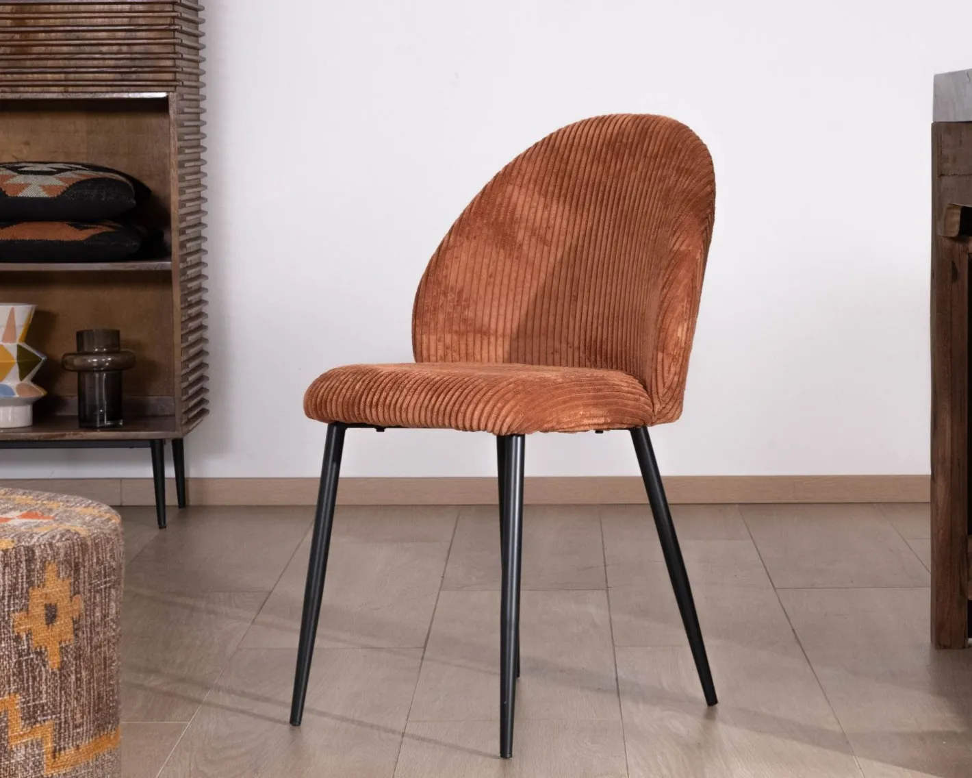 Lot de 4 chaises de repas en velours côtelé rouille "Bellot" style rétro Chaise