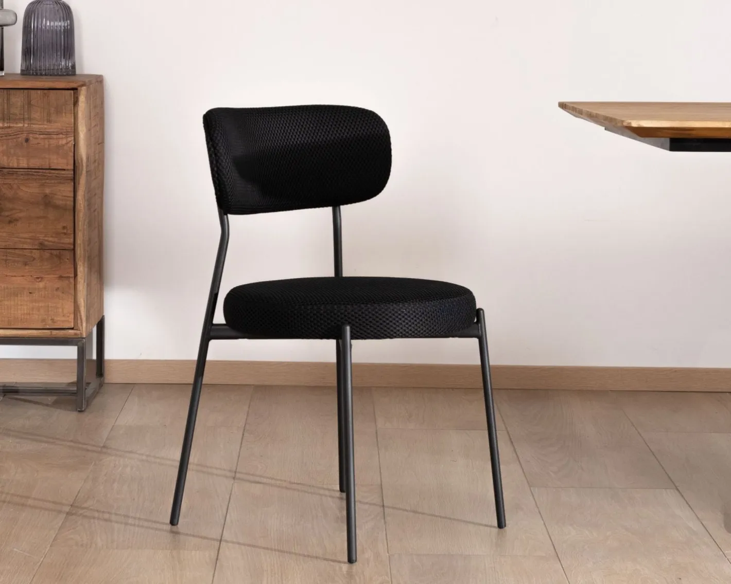 Lot de 2 chaises de repas style rétro en tissu noir et pieds métal "Lato" Chaise