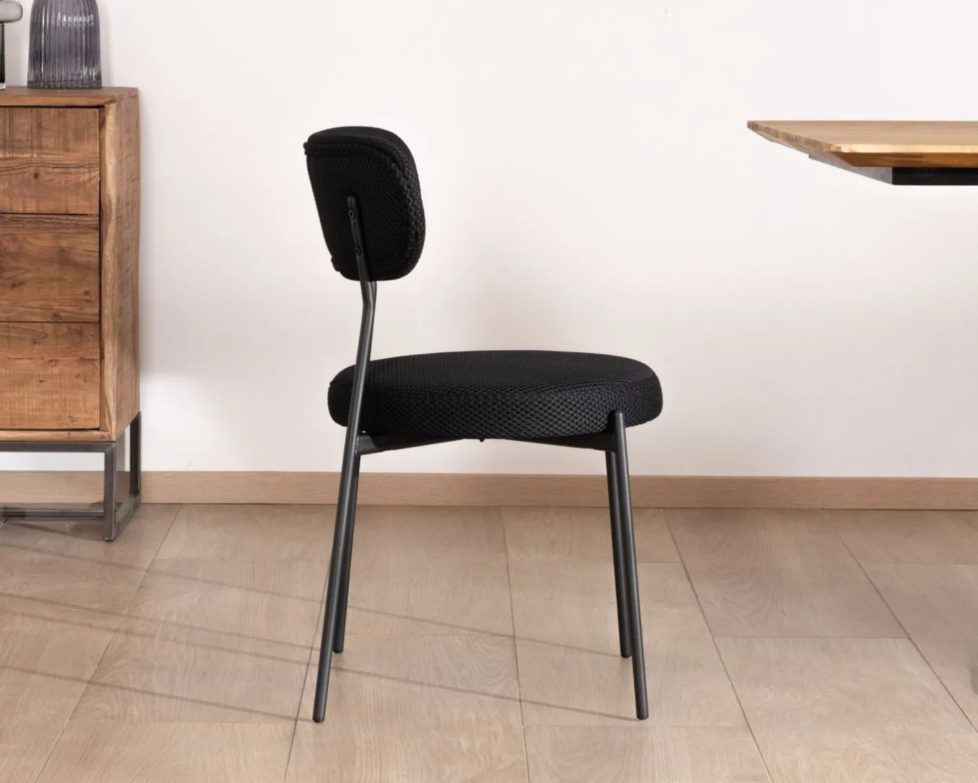 Lot de 2 chaises de repas style rétro en tissu noir et pieds métal "Lato" Chaise