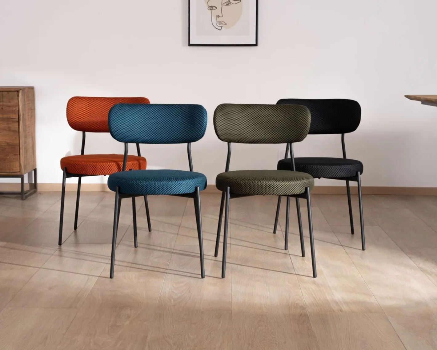 Lot de 2 chaises de repas style rétro en tissu noir et pieds métal "Lato" Chaise