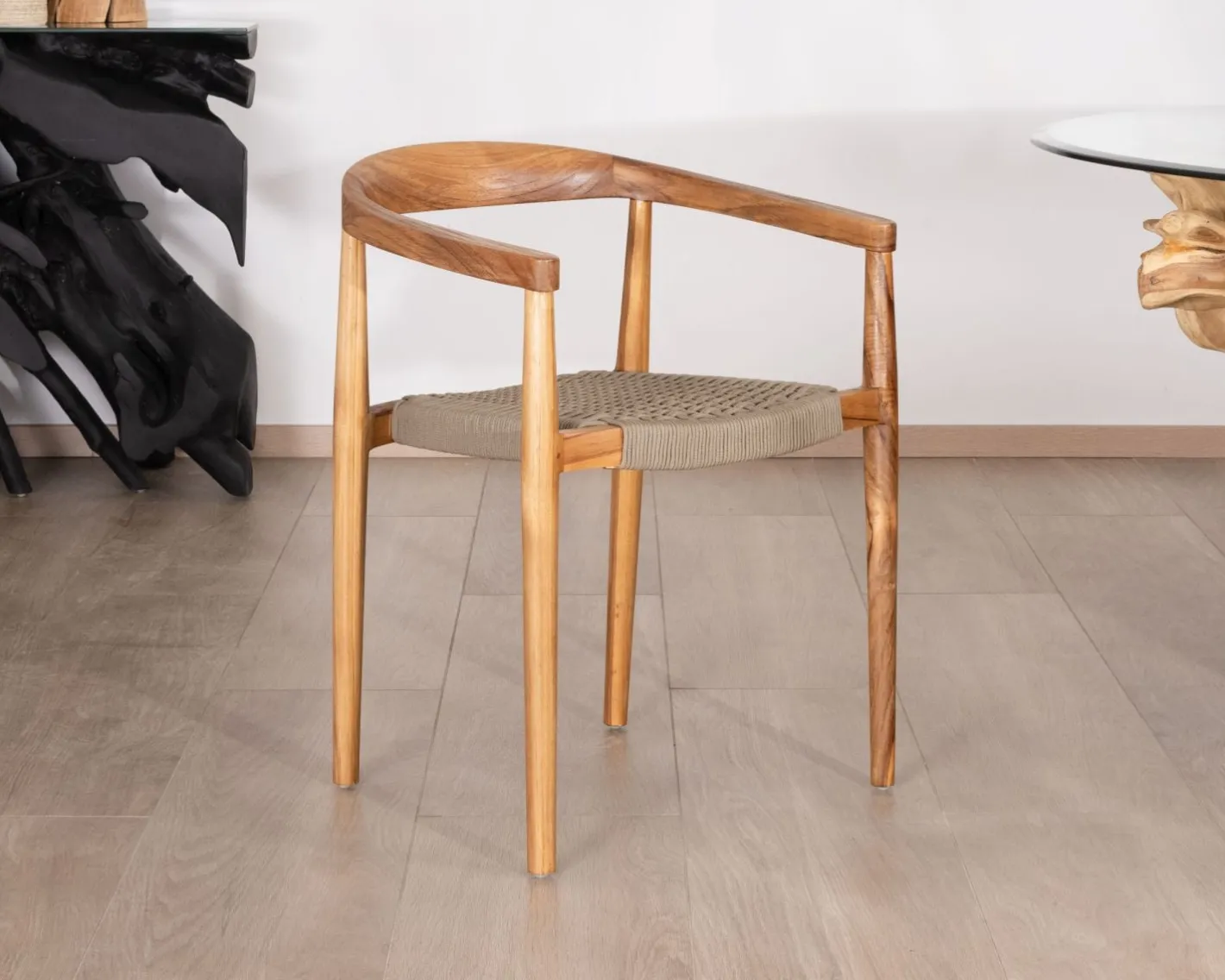 Sale Lot de 4 chaises en bois avec assise tressée taupe "Tiska" Chaise