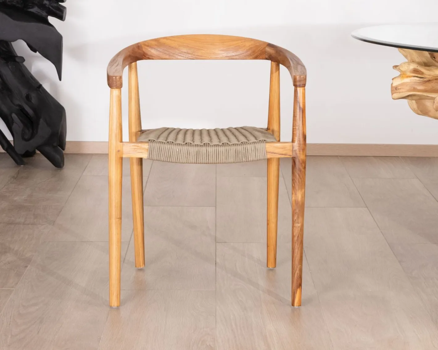 Sale Lot de 4 chaises en bois avec assise tressée taupe "Tiska" Chaise