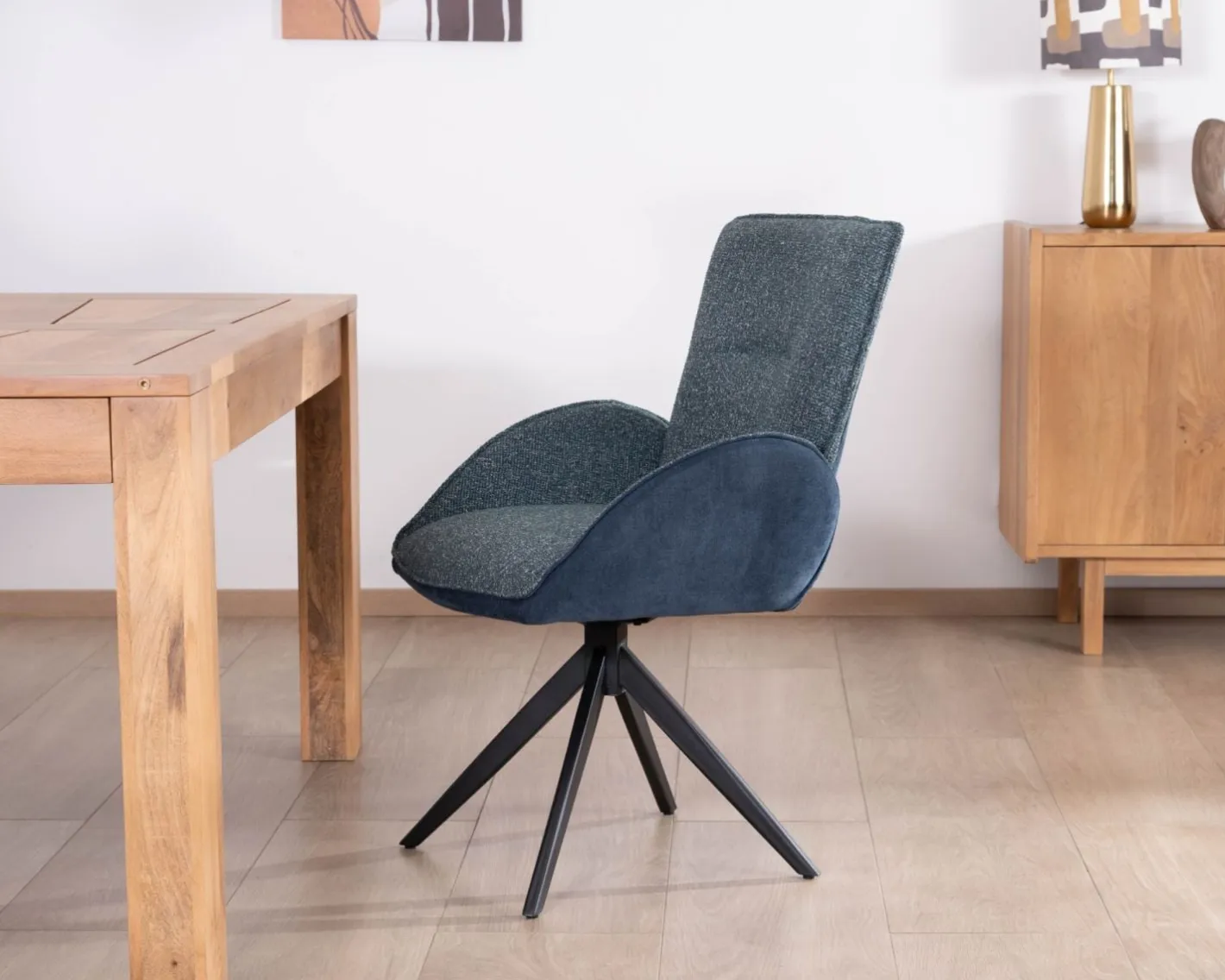 Sale Lot de 2 chaises en tissu bi-texturé bleu foncé "Eddy" avec accoudoirs et pied métal pivotant Chaise