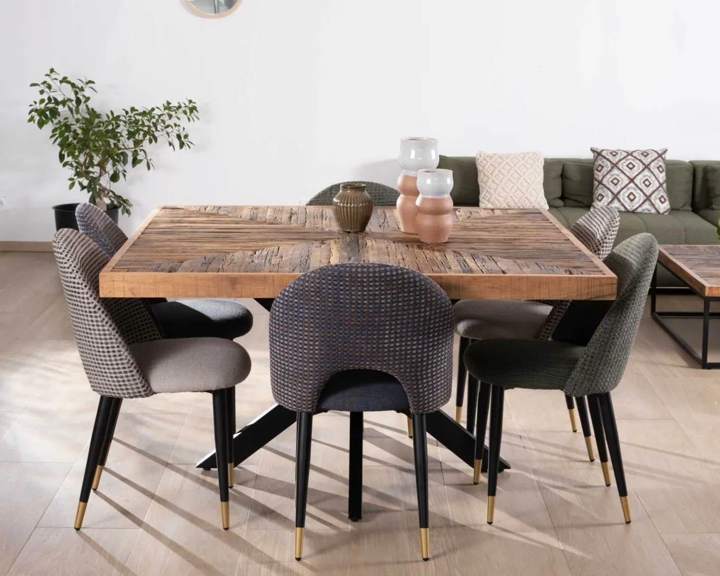 New Lot de 2 chaises en tissu taupe et pieds métal laqué noir "Vermont" Chaise