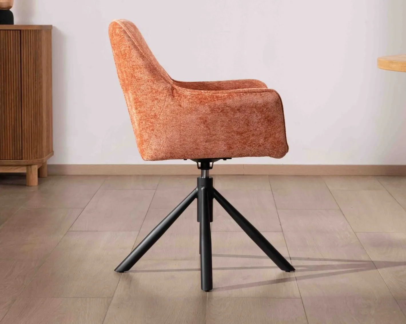 New Lot de 2 chaises en tissu terracotta "Ewing" avec accoudoirs sur pied métal rotatif Chaise