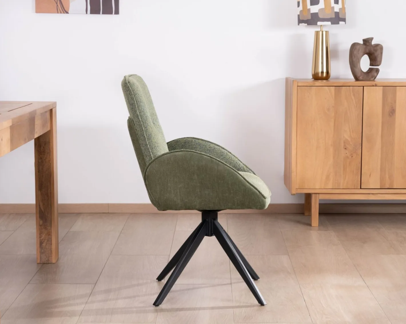 Lot de 2 chaises en tissu vert doux "Eddy" avec accoudoirs et pied métal pivotant Chaise