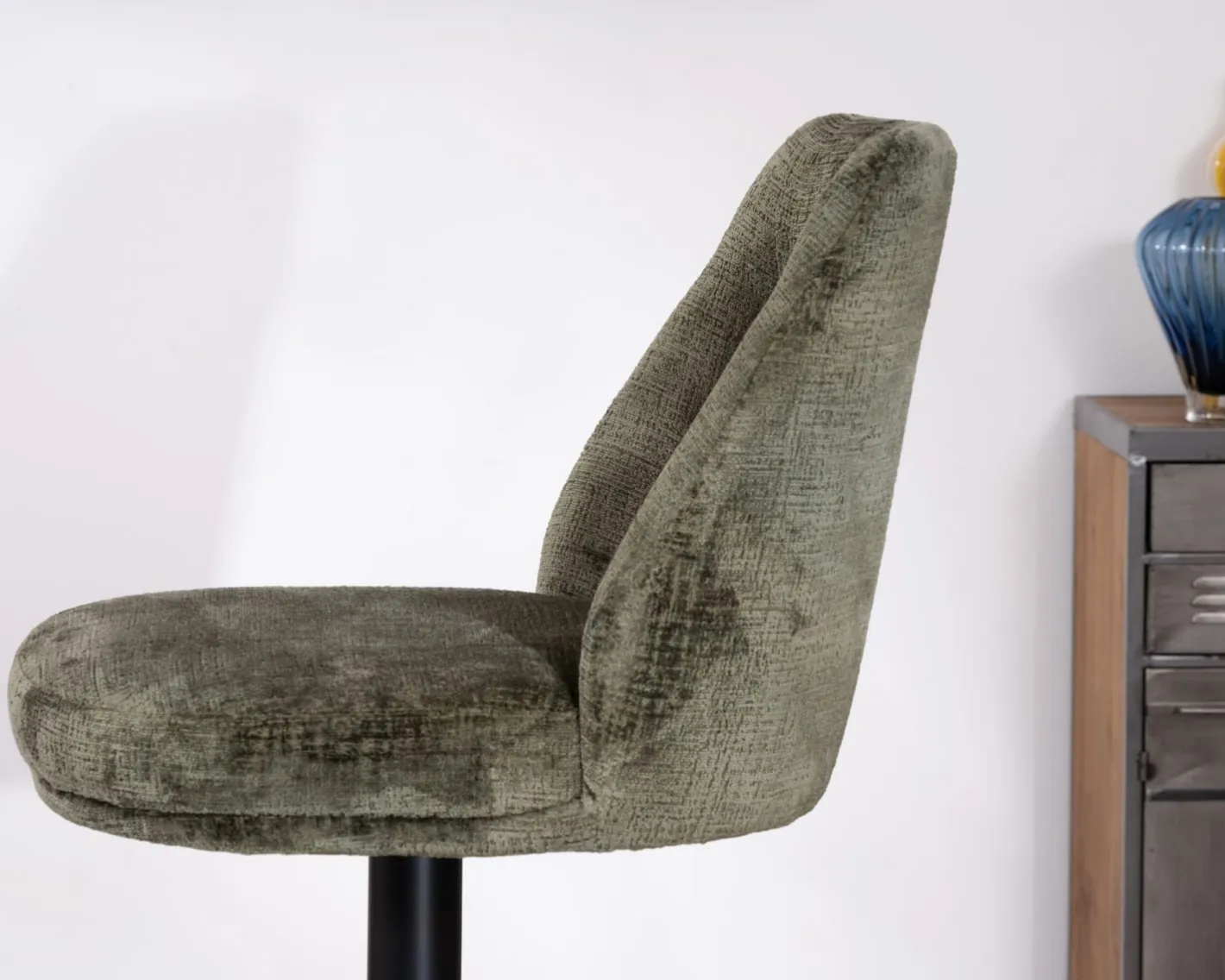 Online Lot de 2 chaises hautes réglables et pivotantes en velours vert kaki "Zoung" pied métal noir Chaise De Bar