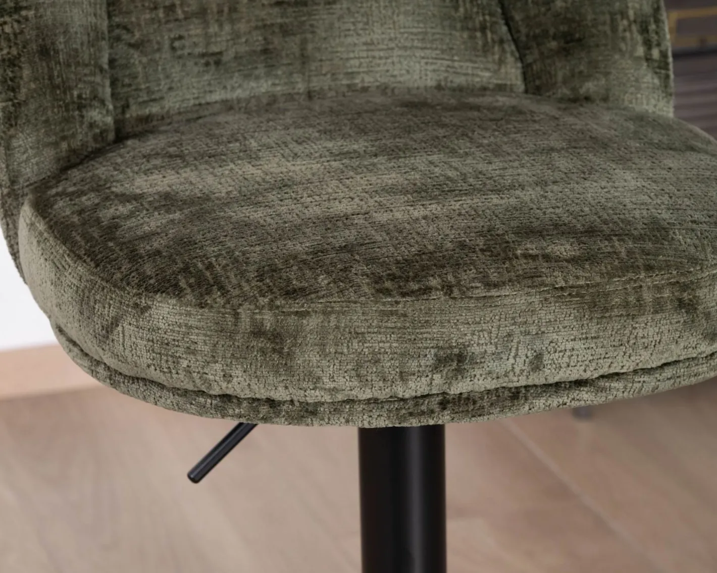 Online Lot de 2 chaises hautes réglables et pivotantes en velours vert kaki "Zoung" pied métal noir Chaise De Bar