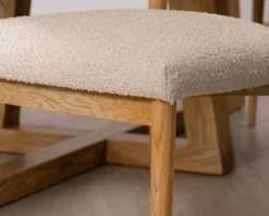 Lot de 2 chaises scandinaves en bois grisé et tissu bouclettes beige "Isadora" Chaise