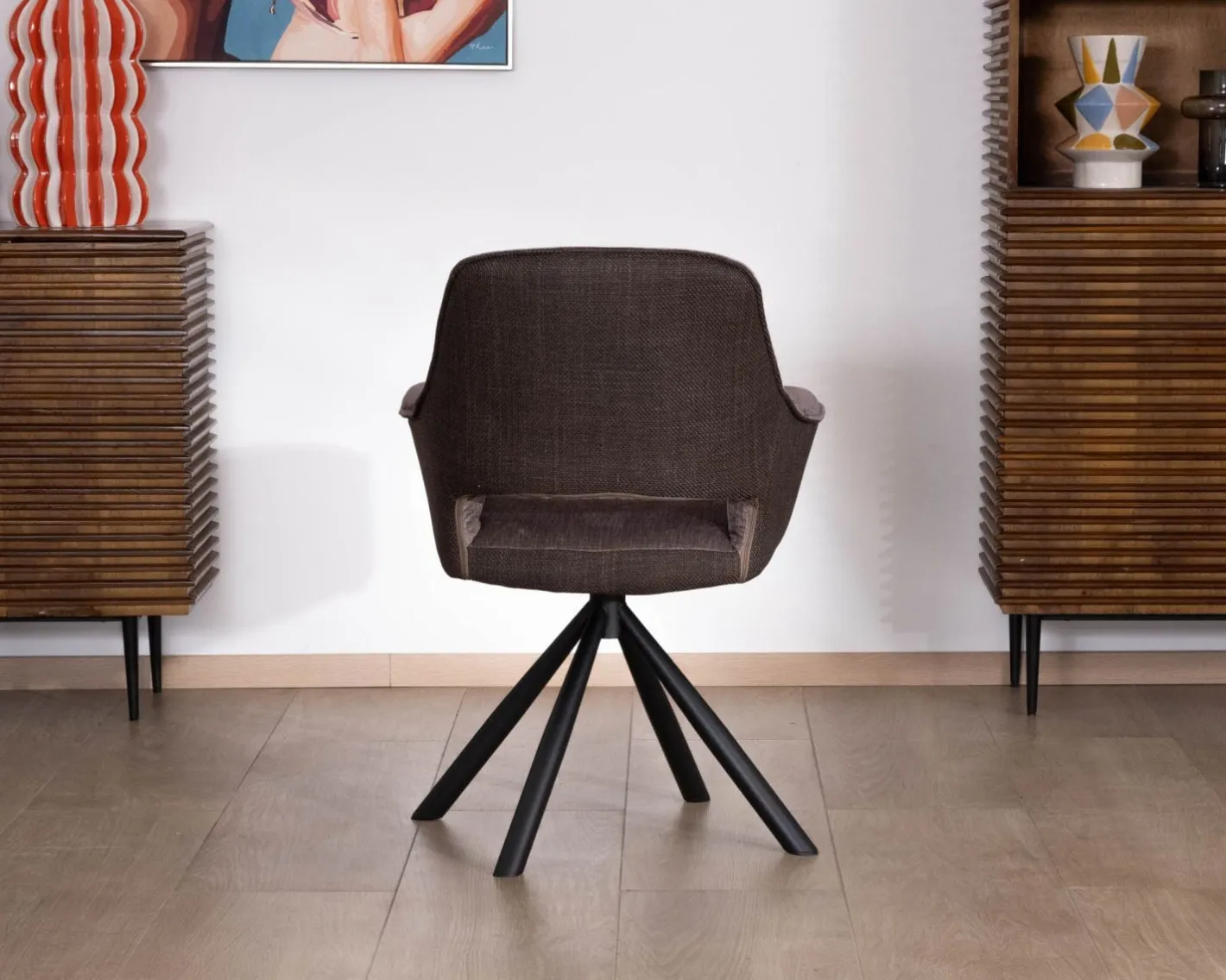 Lot de 2 fauteuils de repas enveloppants en tissu bi texturé chocolat et pied pivotant en métal "Chilko" Chaise