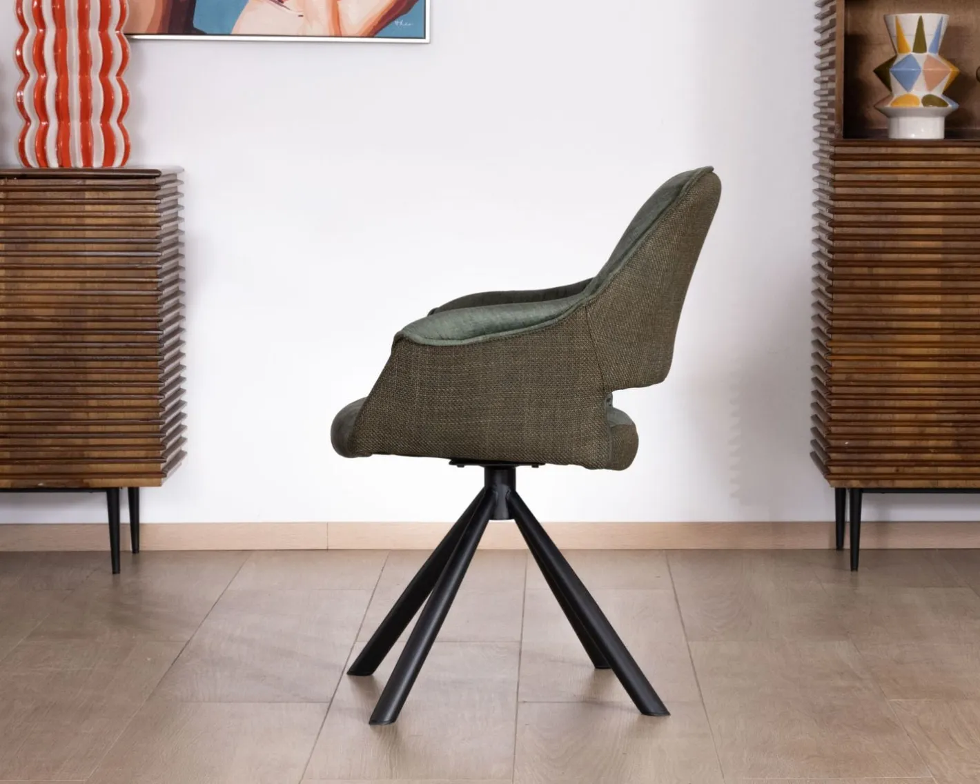 Hot Lot de 2 fauteuils de repas enveloppants en tissu bi texture vert "Chilko" avec pied pivotant en métal noir Chaise