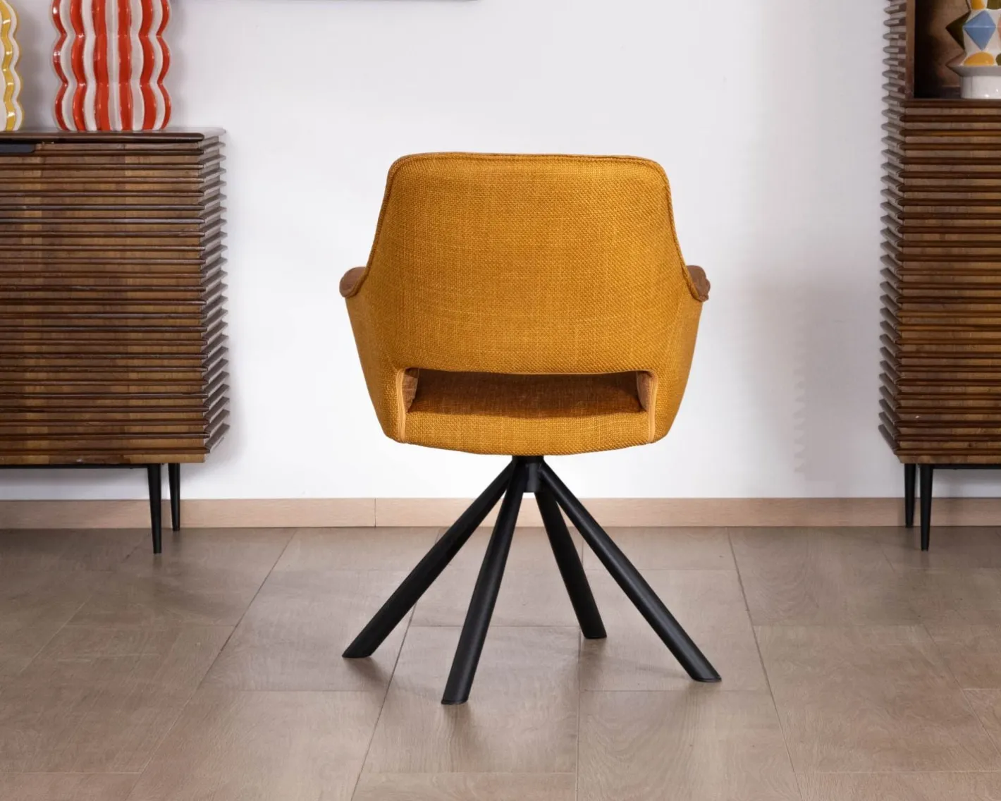 Online Lot de 2 fauteuils de repas pivotants et enveloppants en tissu bi texturé jaune moutarde "Chilko" Chaise