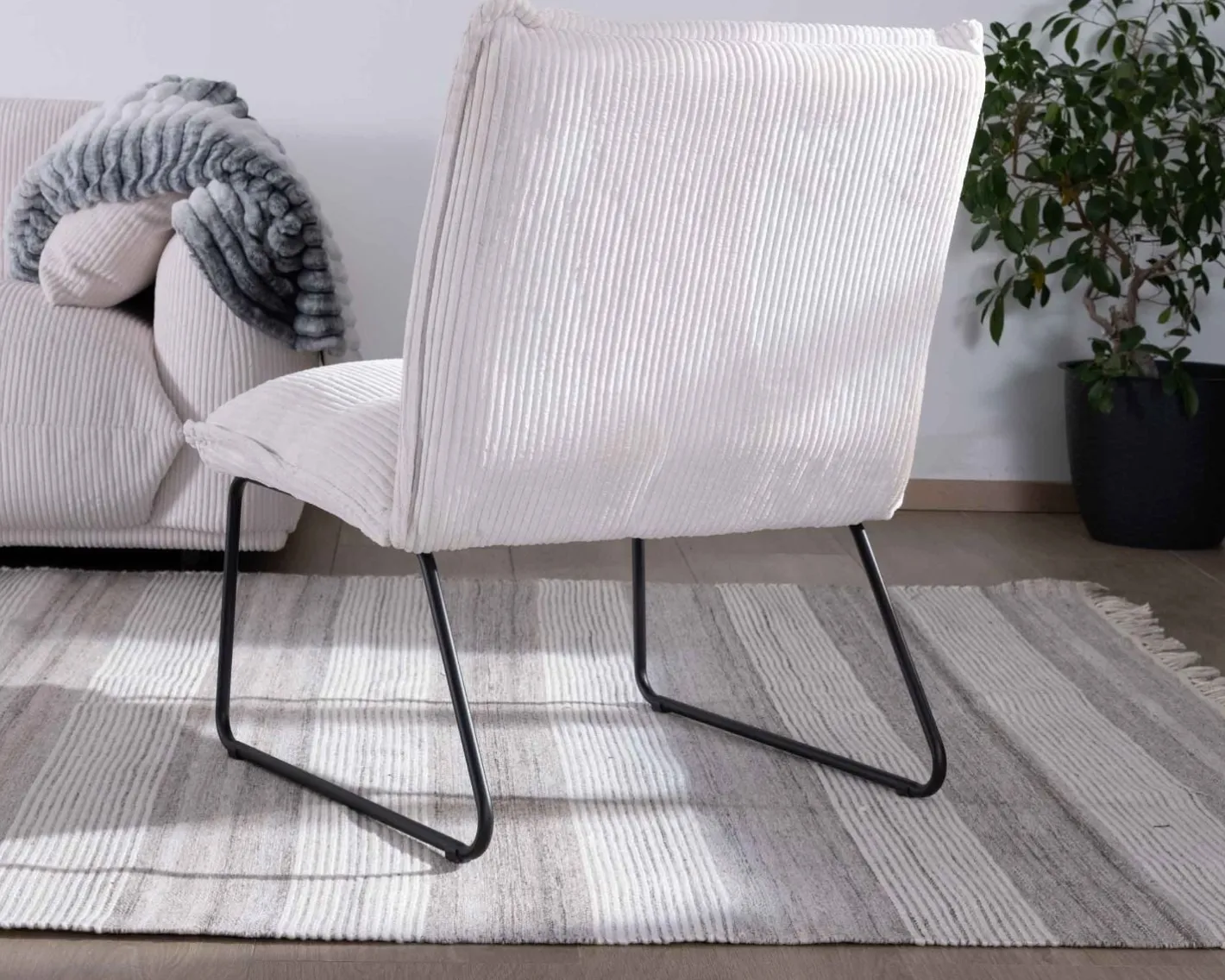 Sale Lot de 2 fauteuils sans accoudoirs en velours côtelé blanc "Calvin" pieds métal Fauteuil
