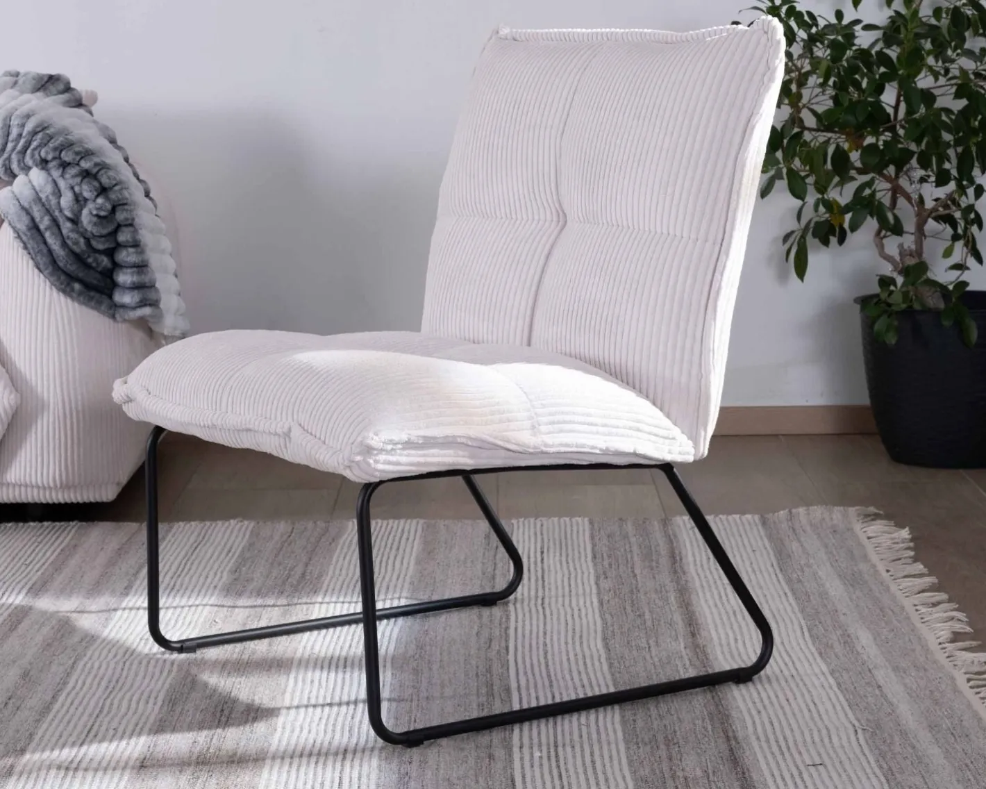 Sale Lot de 2 fauteuils sans accoudoirs en velours côtelé blanc "Calvin" pieds métal Fauteuil