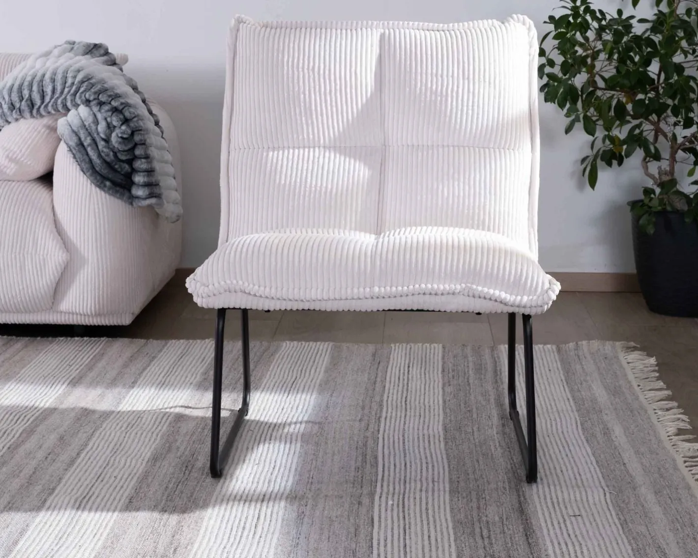 Sale Lot de 2 fauteuils sans accoudoirs en velours côtelé blanc "Calvin" pieds métal Fauteuil