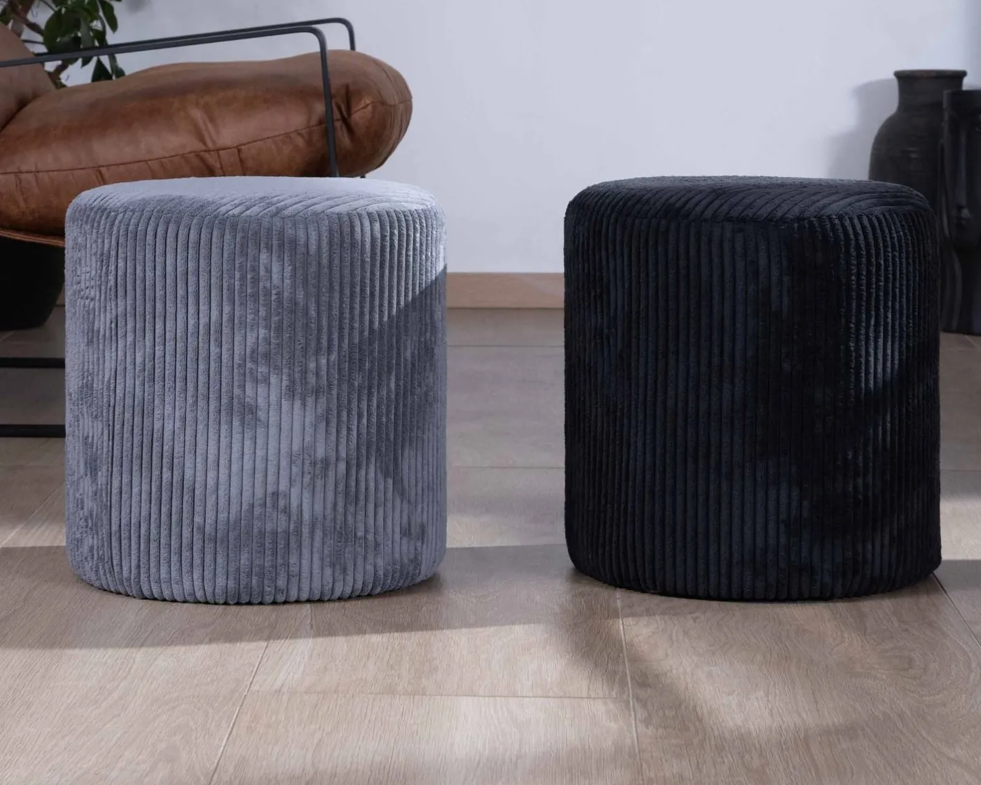 Clearance Lot de 2 poufs noirs en velours côtelé "Snaw" diamètre 35 cm Décoration