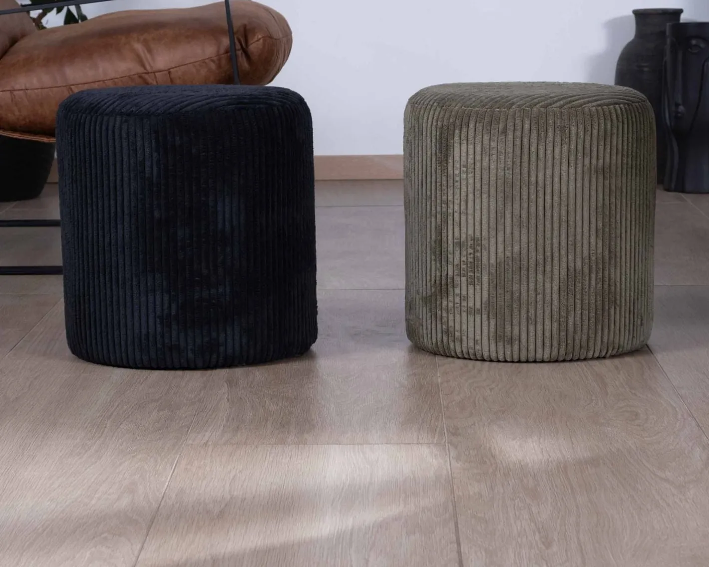 Clearance Lot de 2 poufs noirs en velours côtelé "Snaw" diamètre 35 cm Décoration