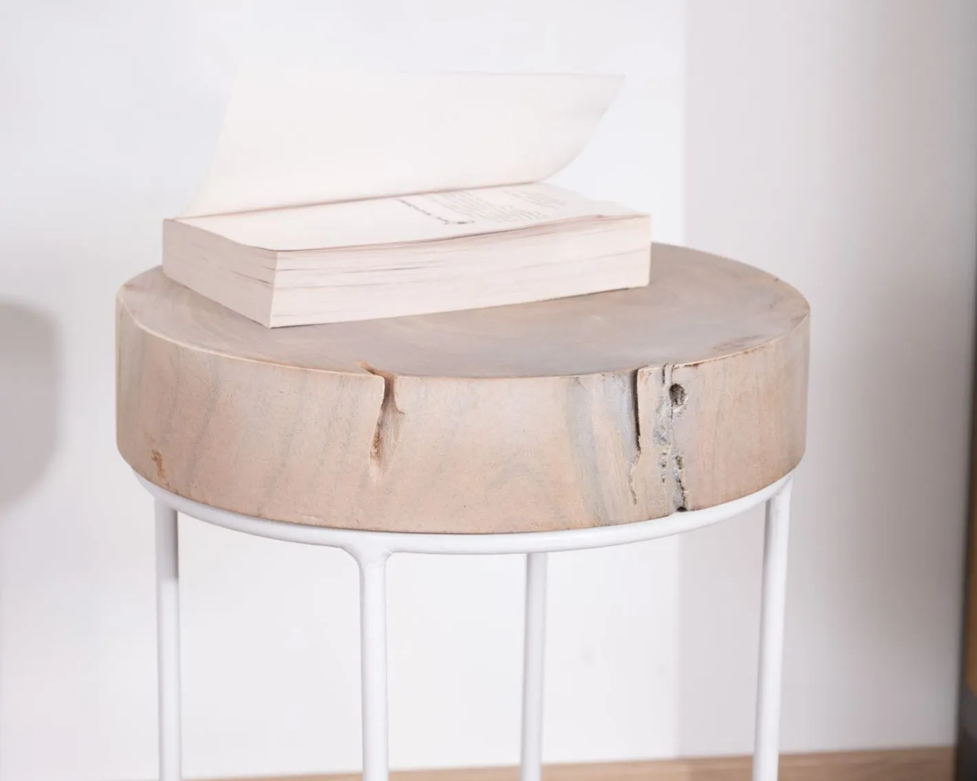 New Lot de 2 tables d'appoint rondes blanchies en bois et métal "Nervure" Table D'Appoint|Sellette