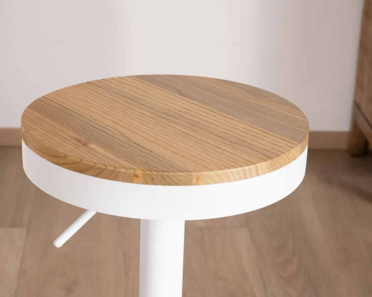 Best Lot de 2 tabourets ajustables en hauteur en métal blanc "Juo" avec assise bois Tabouret De Bar