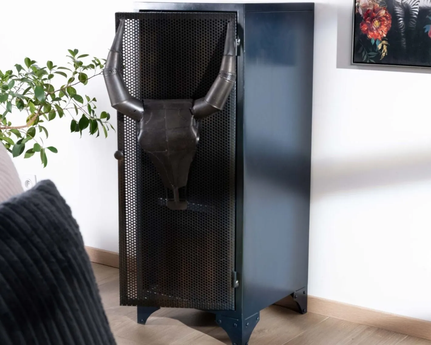 Discount Meuble de rangement en métal avec façade tête de taureau en relief "Crazy" Rangement|Buffet Et Bahut