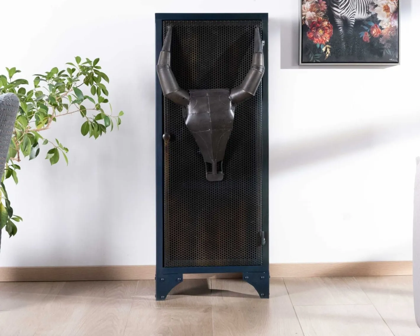 Discount Meuble de rangement en métal avec façade tête de taureau en relief "Crazy" Rangement|Buffet Et Bahut