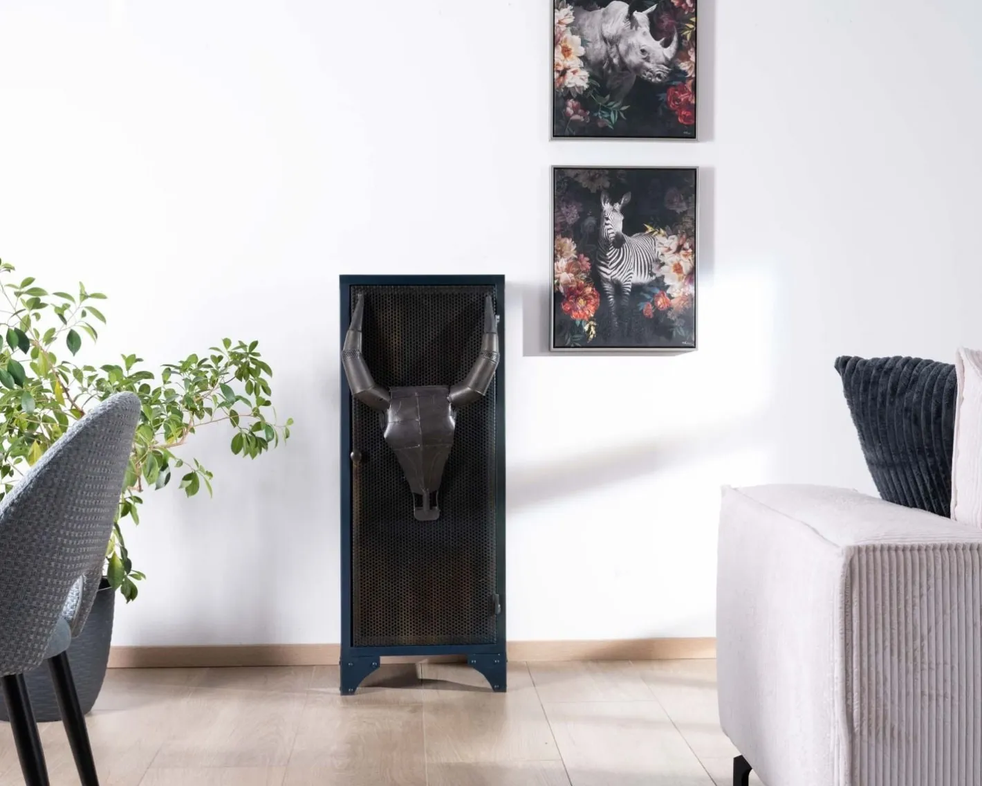 Discount Meuble de rangement en métal avec façade tête de taureau en relief "Crazy" Rangement|Buffet Et Bahut