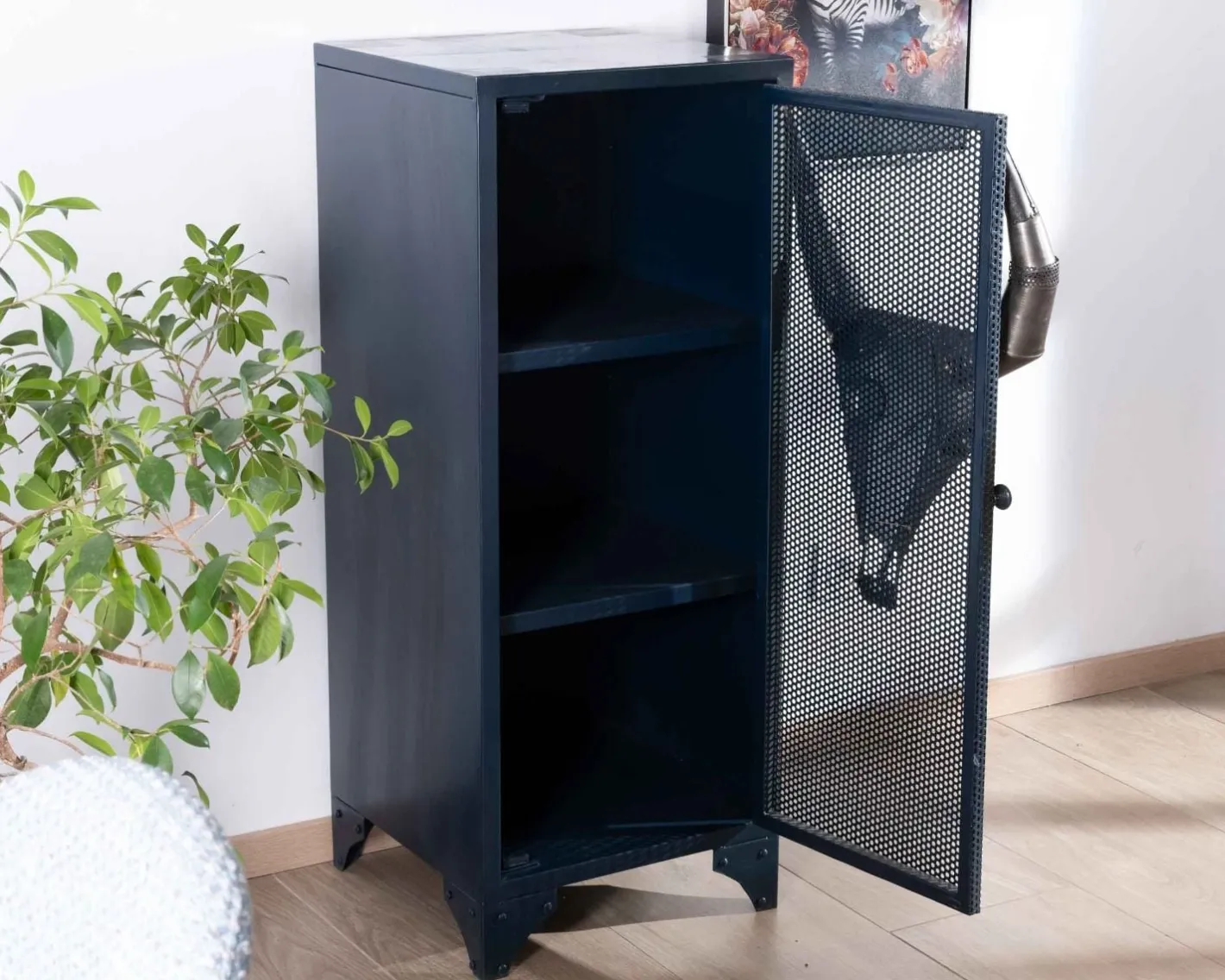 Discount Meuble de rangement en métal avec façade tête de taureau en relief "Crazy" Rangement|Buffet Et Bahut