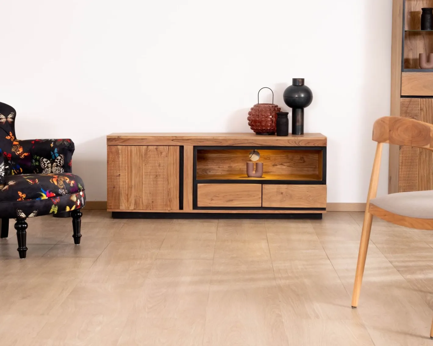 Discount Meuble TV 145 cm contemporain en acacia avec liserés noirs "Lumino" niche éclairage LED Meuble Télé
