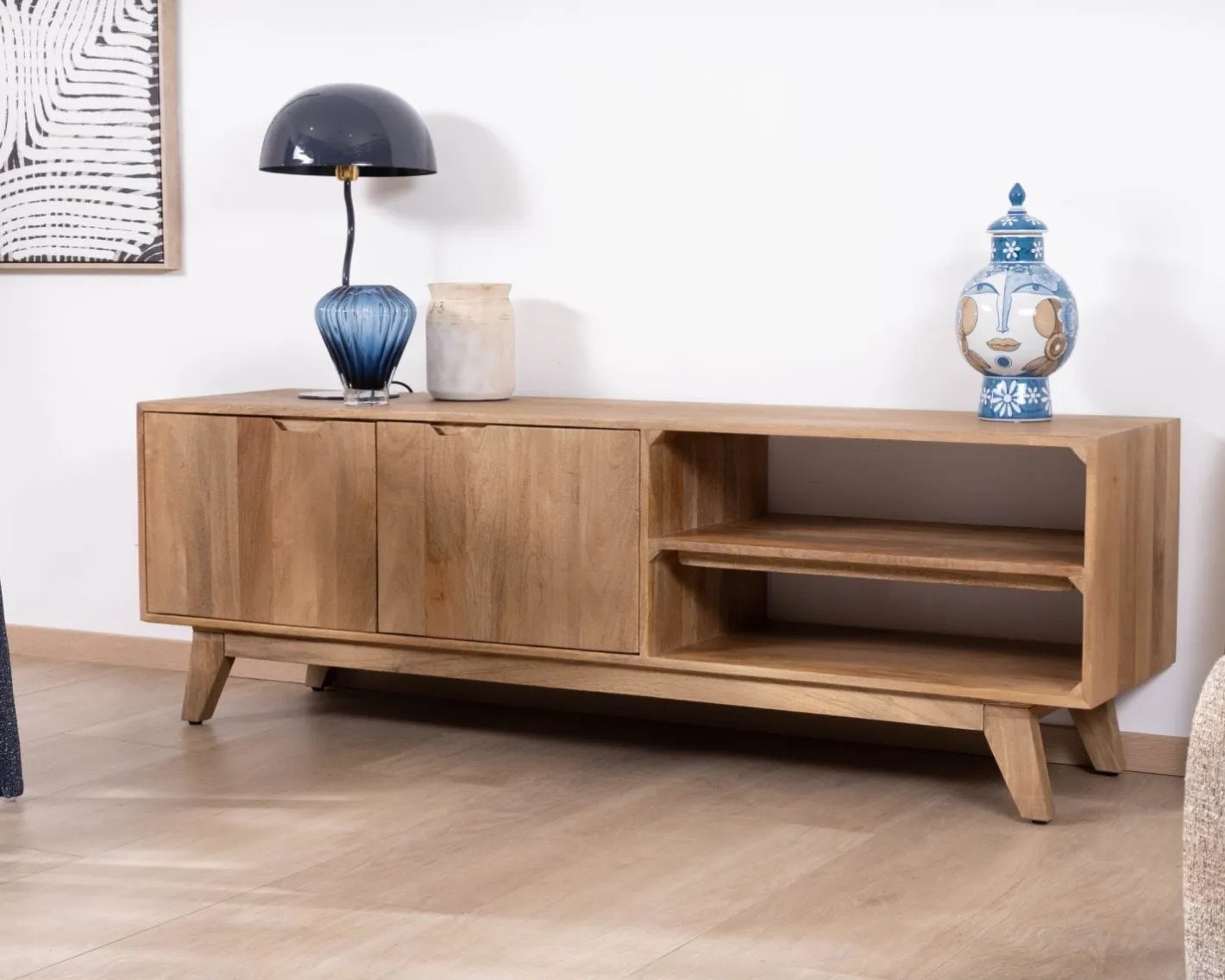 Clearance Meuble TV 170 cm en manguier massif style scandinave "Elyka" avec double porte et niches Meuble Télé